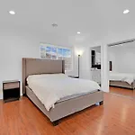 Luxury 3 Bed 3 Bath Home With View 5 Mins To Rodeo Drive Prime Location Wifi Parking Private Balcony
