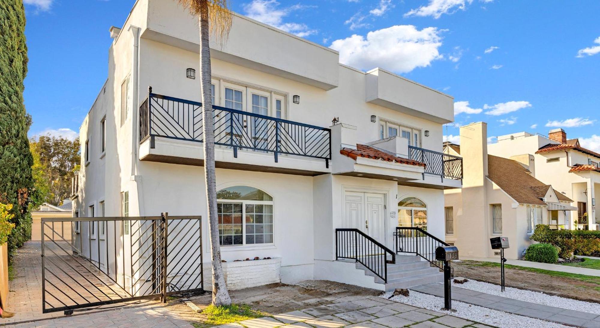 Luxury 3 Bed 3 Bath With View 5 Mins To Rodeo Drive Prime Location Wifi Parking Private Balcony Appartamento Los Angeles