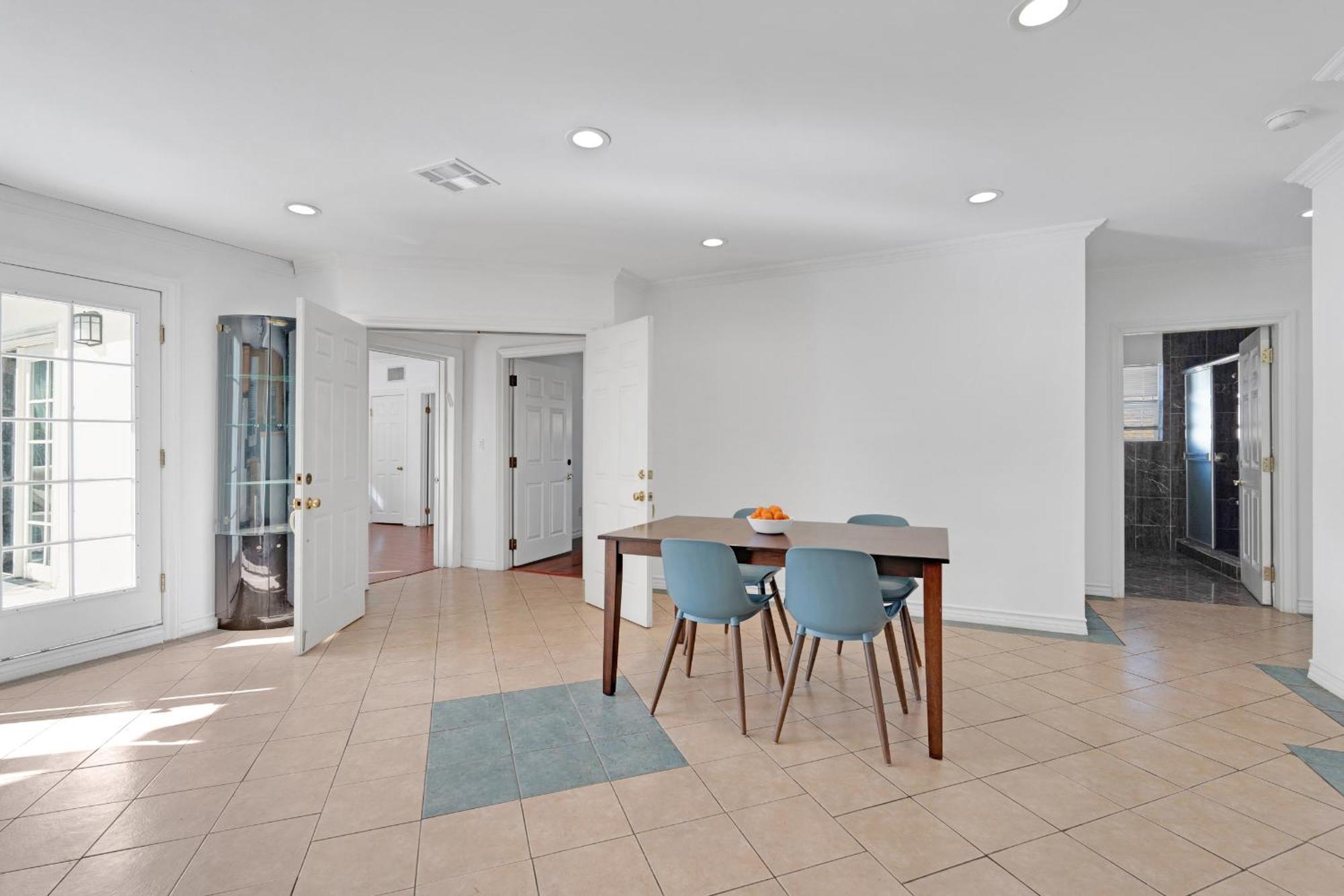 Luxury 3 Bed 3 Bath With View 5 Mins To Rodeo Drive Prime Location Wifi Parking Private Balcony Appartamento *