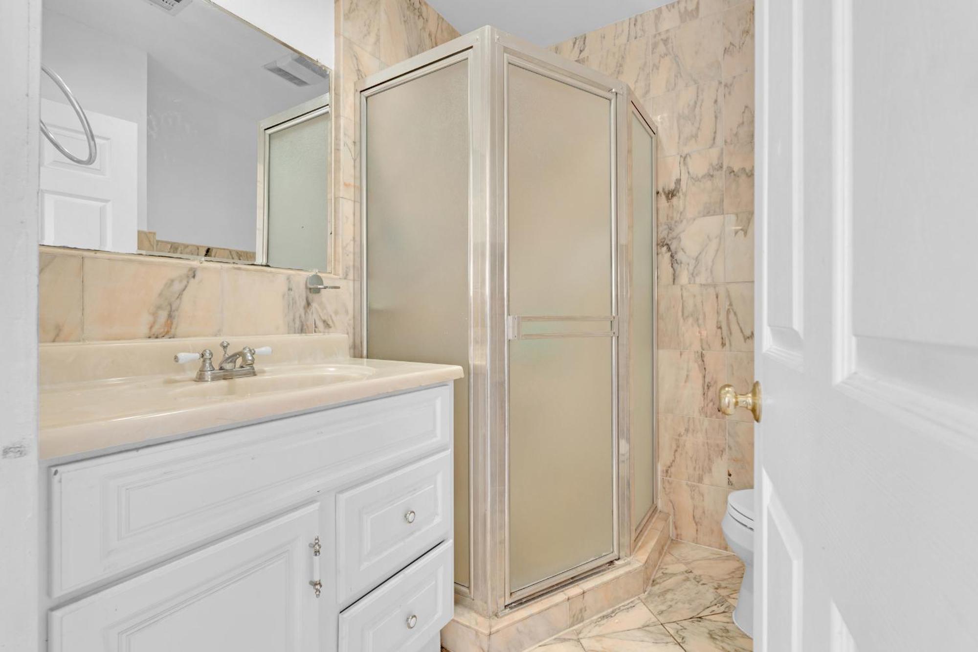 Luxury 3 Bed 3 Bath With View 5 Mins To Rodeo Drive Prime Location Wifi Parking Private Balcony Appartamento