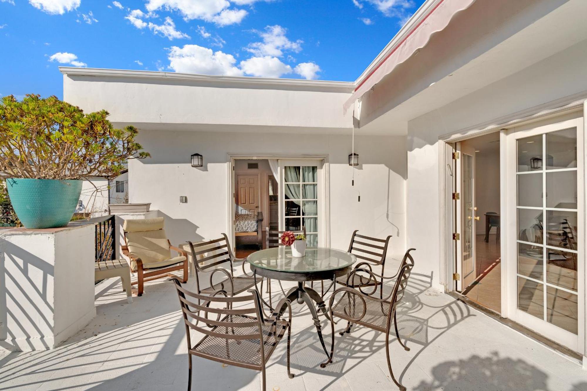 Luxury 3 Bed 3 Bath With View 5 Mins To Rodeo Drive Prime Location Wifi Parking Private Balcony Appartamento