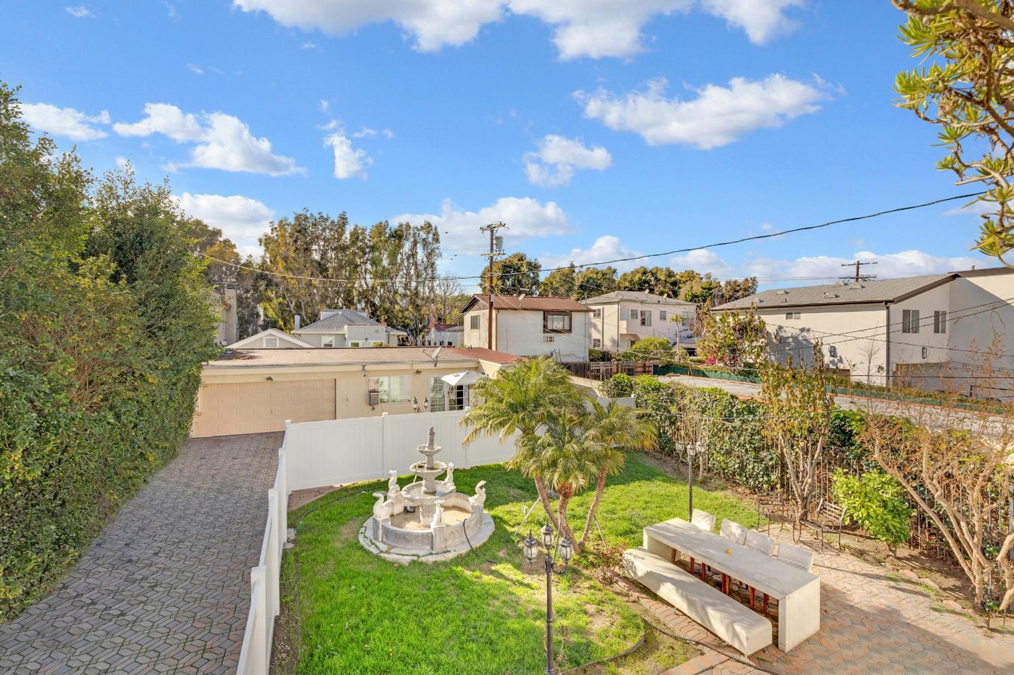 Apartment Luxury 3 Bed 3 Bath With View 5 Mins To Rodeo Drive Prime Location Wifi Parking Private Balcony Los Angeles